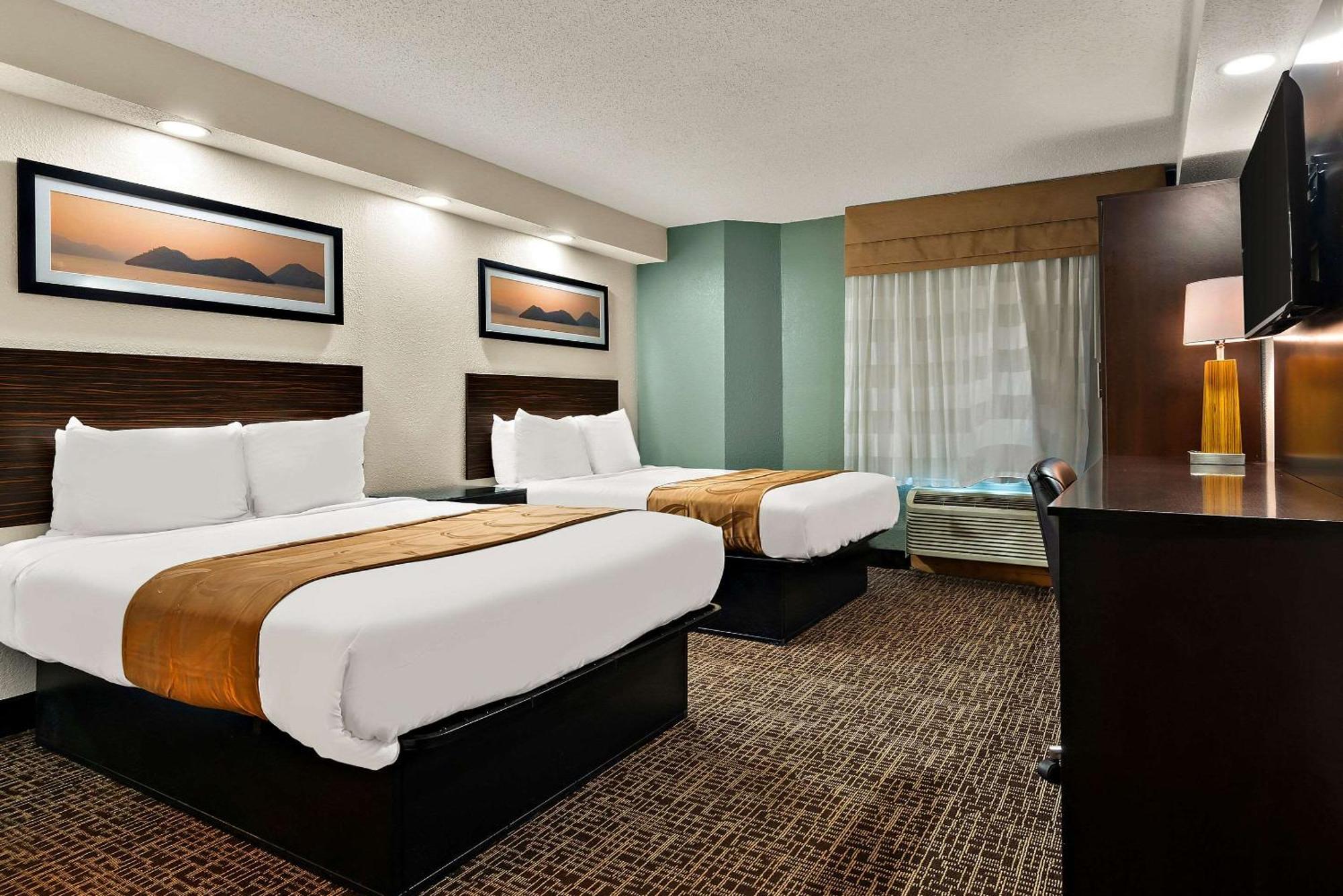 Quality Northeast Near I-40 Inn 2*